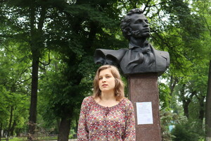Луганчане отметили 222-ю годовщину со дня рождения Пушкина чтением его стихов в парке