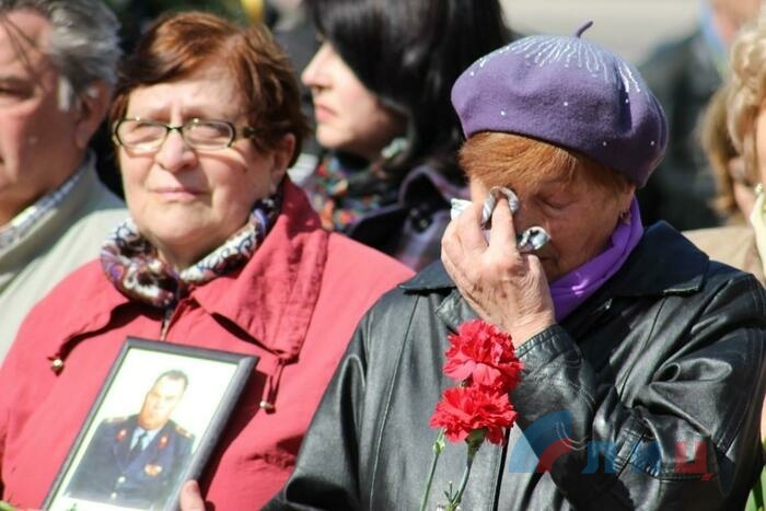 Панихида по жертвам аварии на Чернобыльской АЭС, Луганск, 26 апреля 2017 года