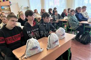 Учащиеся новоахтырской школы получили подарки от платформы "Россия - страна возможностей"