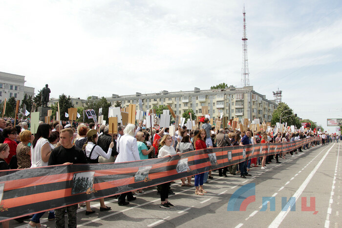 Шествие колонны "Бессмертного полка", Луганск, 9 мая 2018 года