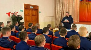 Луганские кадеты получили в дар собрание сочинений известного писателя, погибшего в ходе СВО
