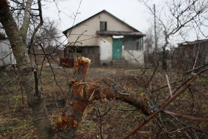 Фиксация представителями СЦКК последствий обстрелов поселка Молодежное со стороны ВСУ, 27 марта 2017 года