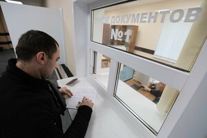 Жители ЛНР обменяли почти 300 тыс. водительских удостоверений на российские