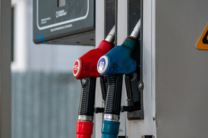 Новак поручил ФАС контролировать цены на топливо в новых регионах
