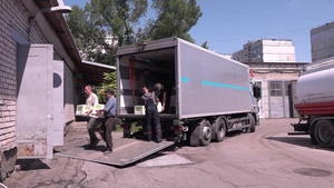Сотрудники МЧС Абхазии доставили в ЛНР более девяти тонн гумпомощи