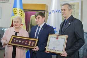Глава ЛНР передал Луганскому краеведческому музею копии наград Минигали Шаймуратова