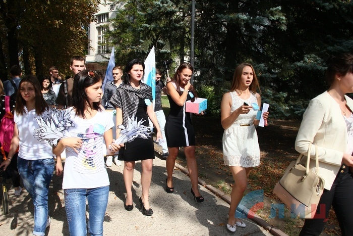 Акция студентов ЛГУ имени Тараса Шевченко в честь Международного дня мира, Луганск, 21 сентября 2015 года