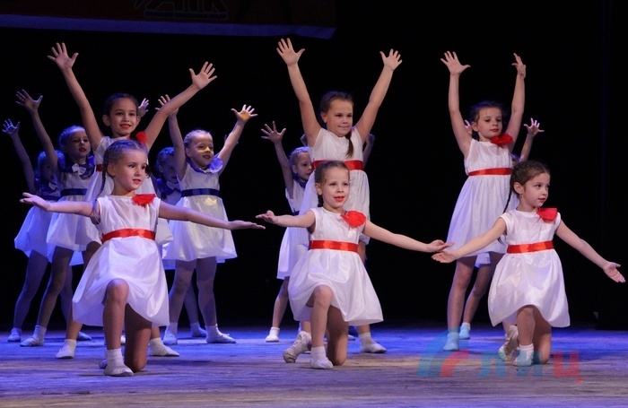 Открытие первого фестиваля-конкурса танцевальных шоу "Осенние арабески", Луганск, 21 октября 2017 года