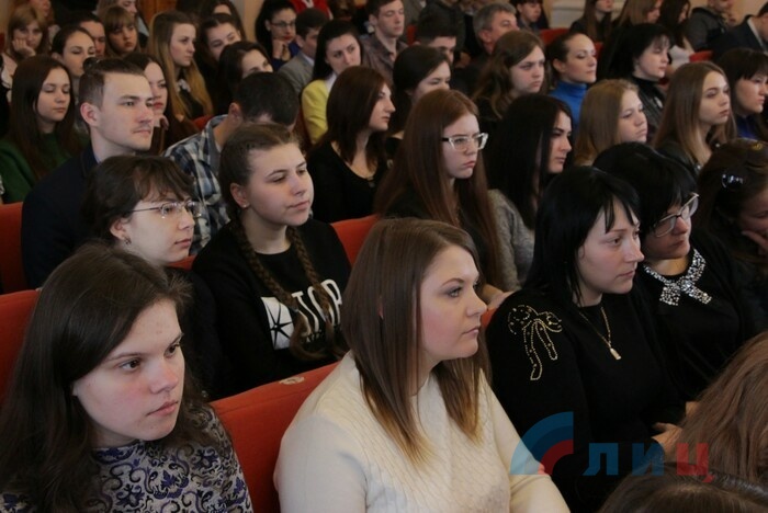 Встреча главы ЛНР Игоря Плотницкого со студентами ЛНУ им. Шевченко, Луганск, 25 апреля 2017 года
