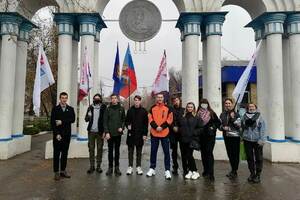 Активисты прифронтового Кировска провели пробежку в честь Всемирного дня молодежи