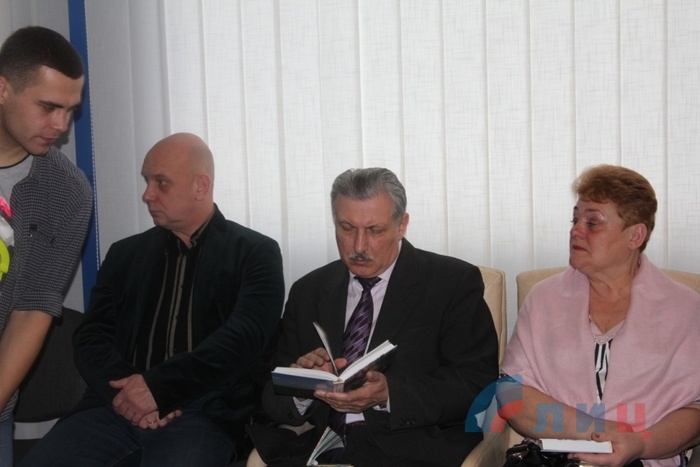 Презентация сборника "Создание ЛНР и военные действия на Луганщине глазами участников и очевидцев", Луганск, 20 января 2016 года