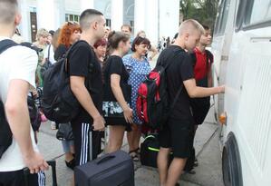 Более 70 алчевских школьников оправились в Белгород для участия в "Университетских сменах"
