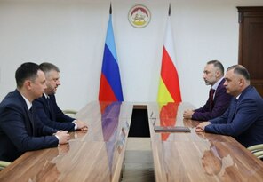Делегация ЛНР встретилась в Цхинвале с президентом Республики Южная Осетия