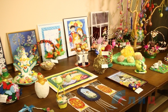 Республиканская выставка пасхальных композиций "День великой радости" в храме в честь иконы Божией Матери "Умиление", Луганск, 5 мая 2016 года