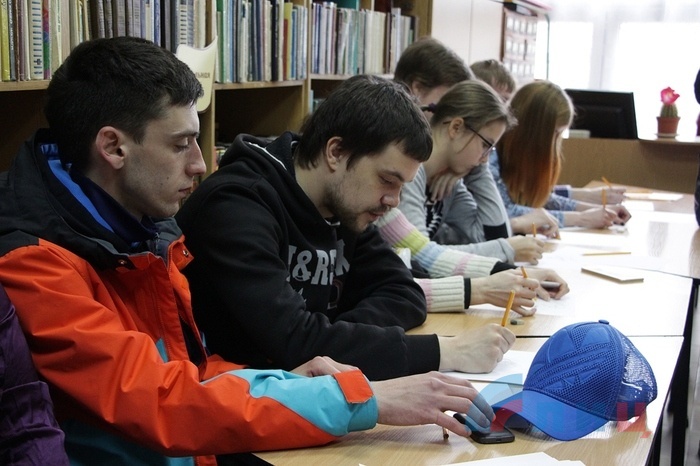 Урок ассоциативного рисования студентки колледжа ЛГАКИ, Луганск, 14 марта 2017 года