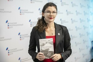 Культуролог Нина Ищенко представила книгу "Борьба цивилизаций в "Отблесках Этерны"