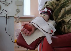 Росгвардейцы в ЛНР сдали кровь в рамках донорской акции "От сердца к сердцу"