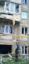 Два многоэтажных дома в Золотом-5 получили повреждения при обстреле со стороны ВСУ – СЦКК