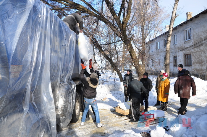 Волонтеры из России передали гуманитарную помощь интернатам ЛНР, 27 января