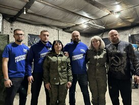 Волонтеры МГЕР и бывший боец ММА Монсон доставили медикаменты защитникам ЛНР