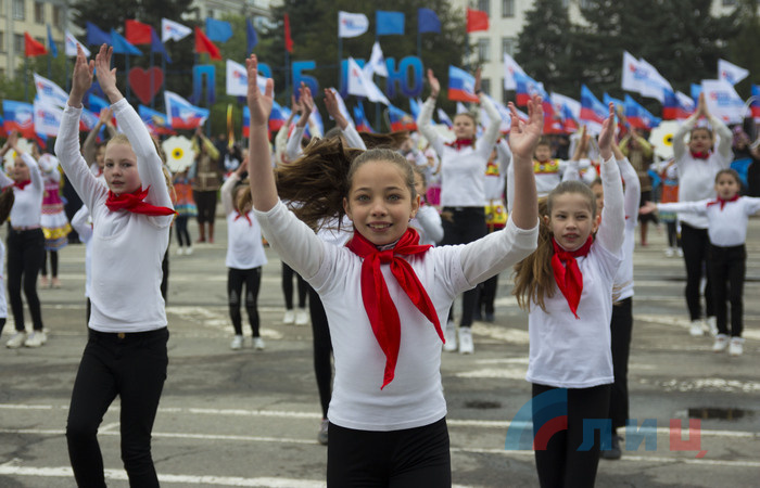 Первомайское шествие жителей и гостей Республики, Луганск, 1 мая 2019 года