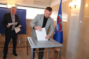 Очный этап предварительного голосования ЕР стартовал в Республике