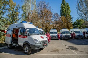 Минпромторг РФ передал десять автомобилей скорой помощи в ЛНР