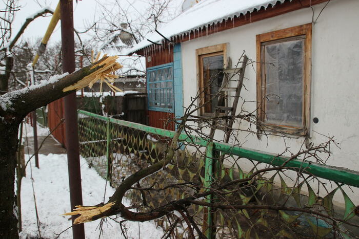 Последствия обстрела со стороны ВСУ, Кировск, 11  января 2020 года