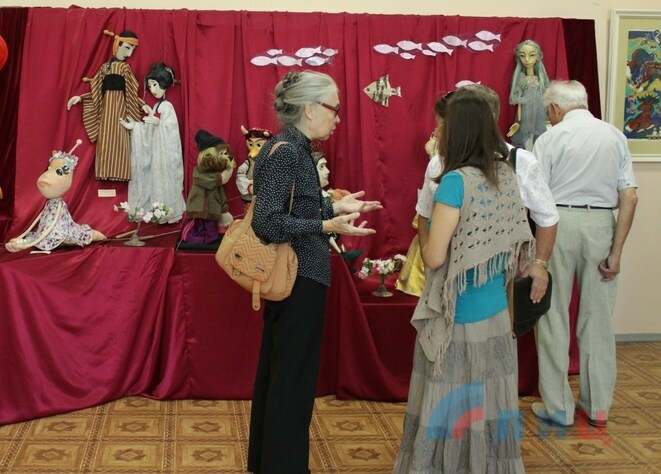 Выставка "Палитра волшебства искусства", Луганск, 20 августа 2015 года