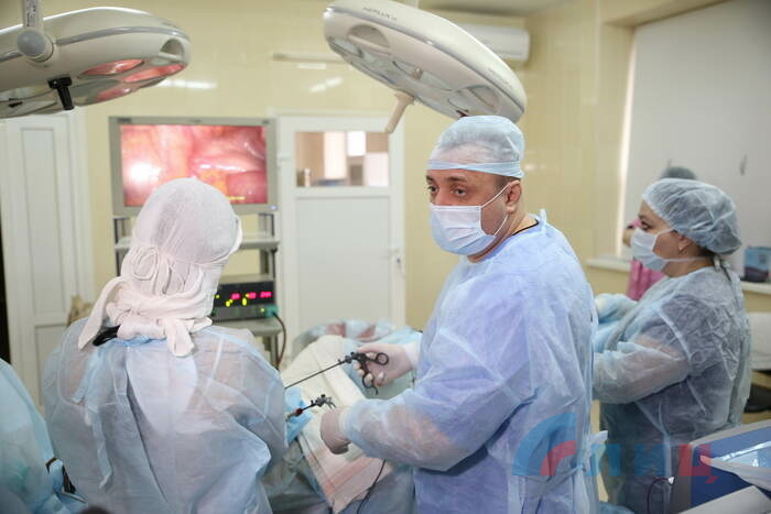 Хирургическая операция с применением технологии малоинвазивного вмешательства в Республиканском клиническом онкологическом диспансере, Луганск, 3 февраля 2021 года