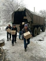 Госрезерв и МЧС ЛНР передали жителям Золотого и Катериновки около 14 т гумпомощи - Колягин