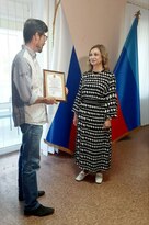 Министр здравоохранения ЛНР вручила награды новосибирским медикам, работающим в Республике