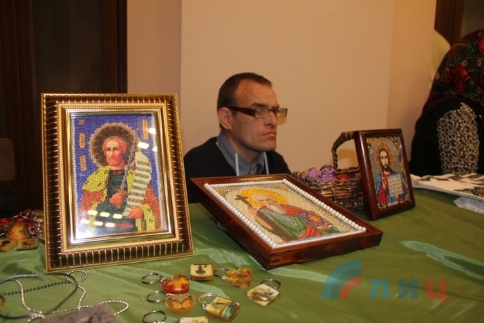 Выставка "Покровские перезвоны" в храме в честь иконы Божией Матери "Умиление", Луганск, 14 октября 2016 года