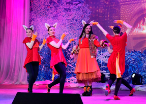 Луганская филармония представила новогодний мюзикл детям с освобожденных территорий