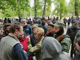 Депутаты Народного Совета ЛНР встретились с рубежанами и передали им гумпомощь