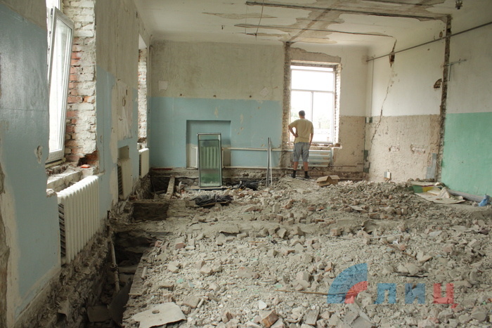 Восстановление школы в поселке Хрящеватое, Краснодонский район, 15 июля 2015 года