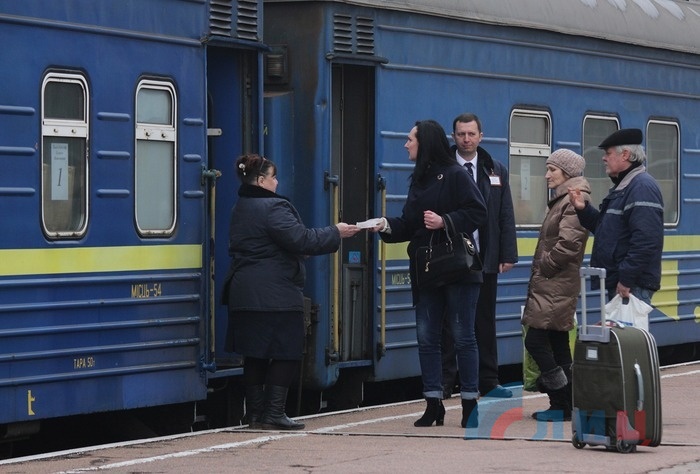 Первый межреспубликанский пассажирский поезд №604/603 сообщением Луганск-Ясиноватая, 1 марта 2016 года