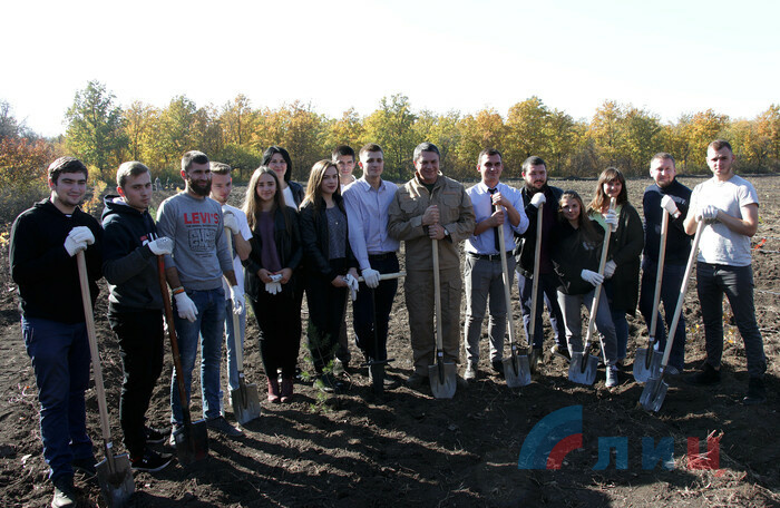 Начало осенней лесопосадочной кампании с участием и.о. главы ЛНР Леонида Пасечника, Луганск, 15 октября 2018 года