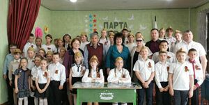 Первая в Новоайдарском районе "Парта Героя" открылась в честь фронтовика-директора школы