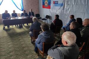Депутаты и жители Донецкого обсудили варианты решений проблем поселка