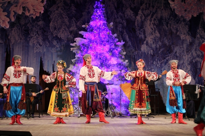 Премьера концертной программы "Накануне Рождества" ансамбля "Раздолье", Луганск, 5 января 2017 года