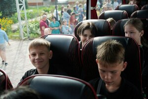 Группа из 400 юных свердловчан благодаря региону-шефу отправилась на оздоровление в Таганрог