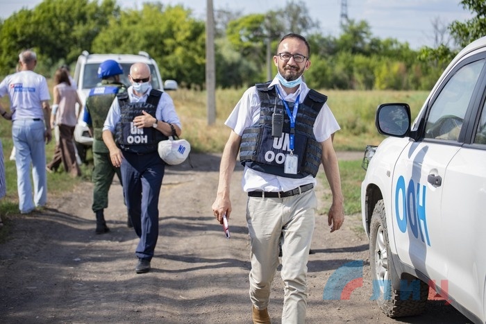 Посещение главой Мониторинговой миссии ООН по правам человека на Украине Матильдой Богнер прифронтовых поселков ЛНР, 5 августа 2021 года
