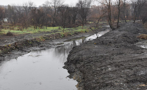 Специалисты предприятия "Центррегионводхоз" завершают работы по расчистке русла реки Миус