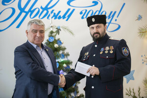 Представитель "Боевого братства" передал финпомощь Алчевскому казачьему кадетскому корпусу