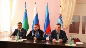 Мирошниченко обсудил создание местных отделений ЕР с общественниками Брянки и Стаханова