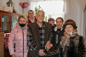 Перевальские общественники поздравили с 95-летием ветерана войны Василия Пащенко