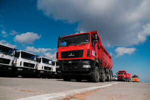 ЛНР с начала года получила более 20 спецавтомобилей и свыше 2,3 тыс. контейнеров для мусора