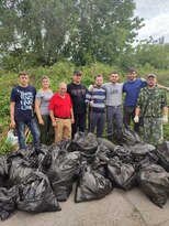 Экологи очистили от мусора прибрежную полосу реки Ольховая в Луганске