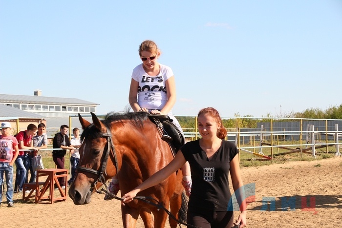Поездка воспитанников школы-интерната в конно-спортивную школу, Хрящеватое, 8 сентября 2015 года